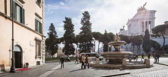 Exploring Touristation at Piazza Venezia: A Traveler's Guide