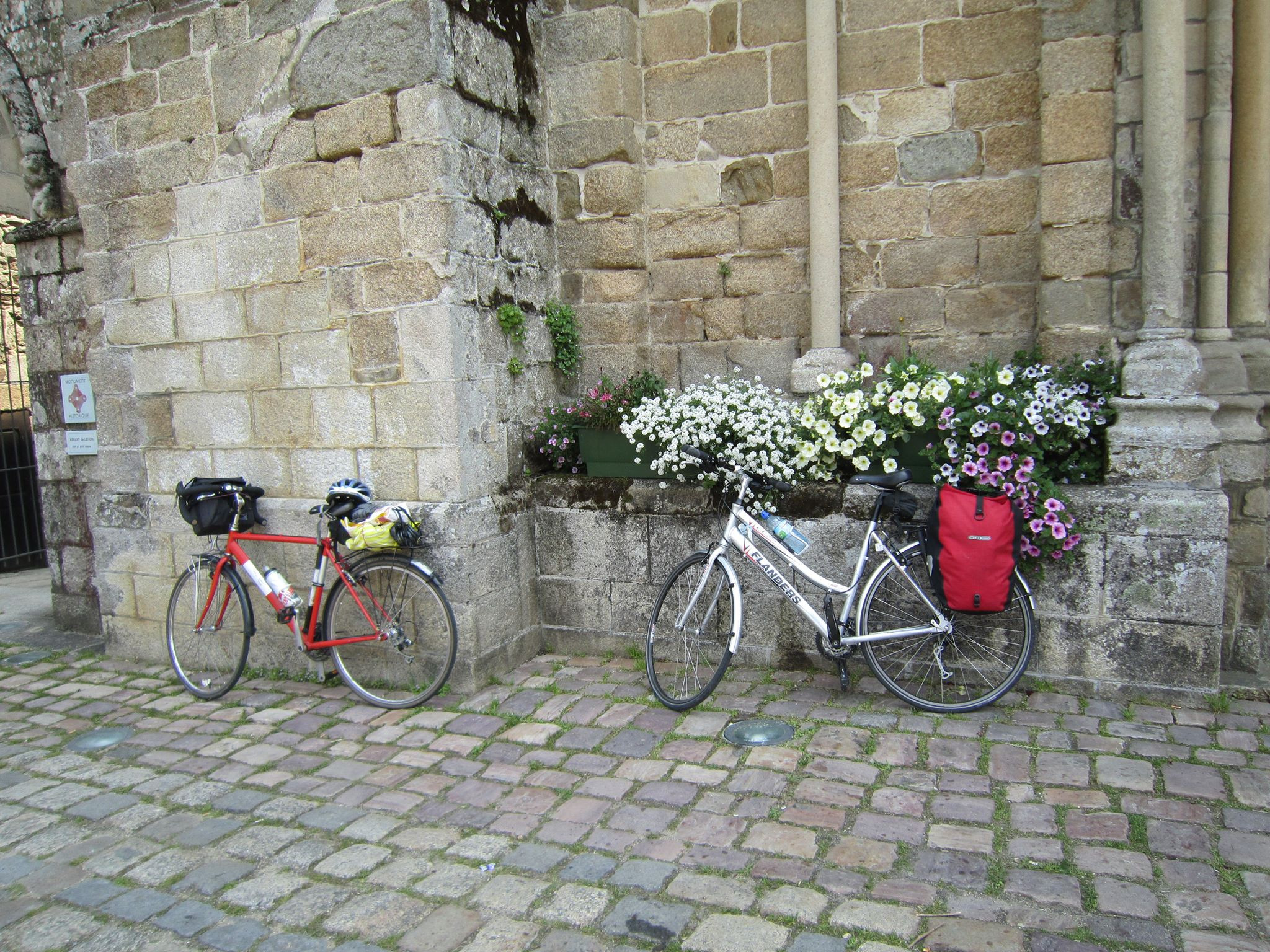 Luggage storage in Paris LugLockers