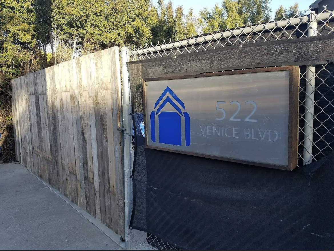 Luggage storage in Los Angeles LugLockers